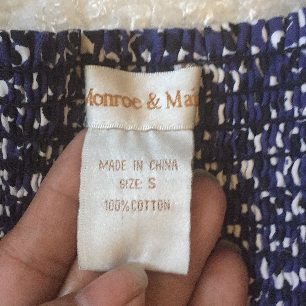 Monroe & Main button down top 💙🖤💙 - Picture 8 of 8